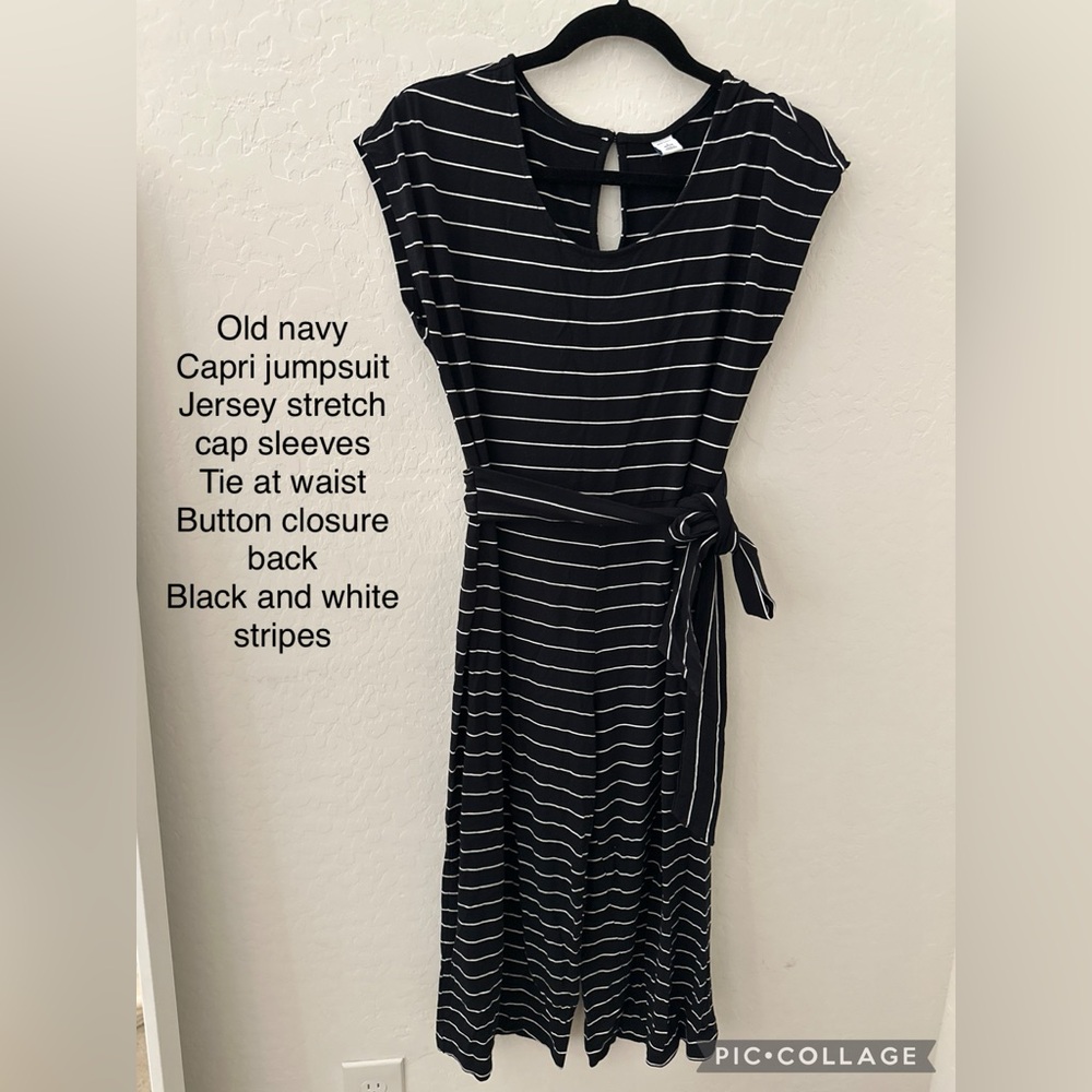 Old navy capri jumpsuit size small petite